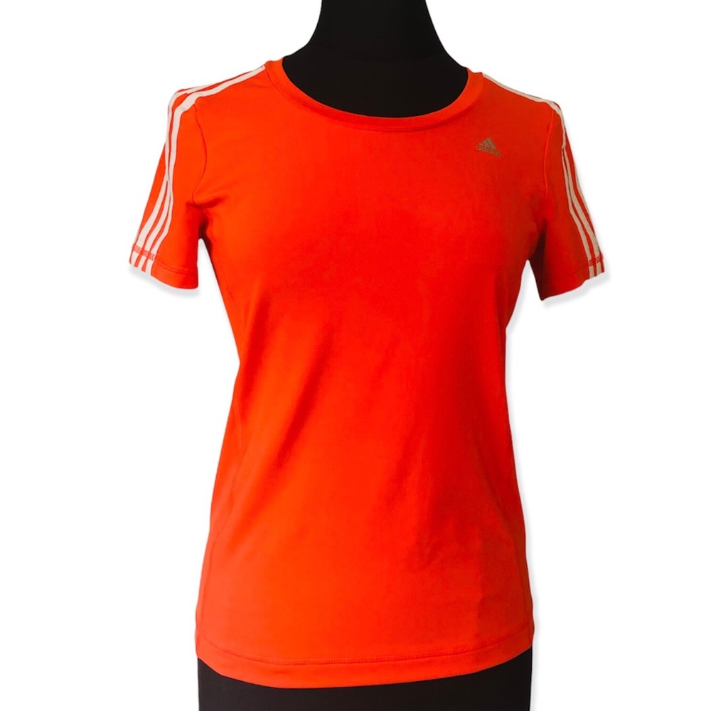 - Adidas Climalite Women’s Shorts Sleeves top Sz S